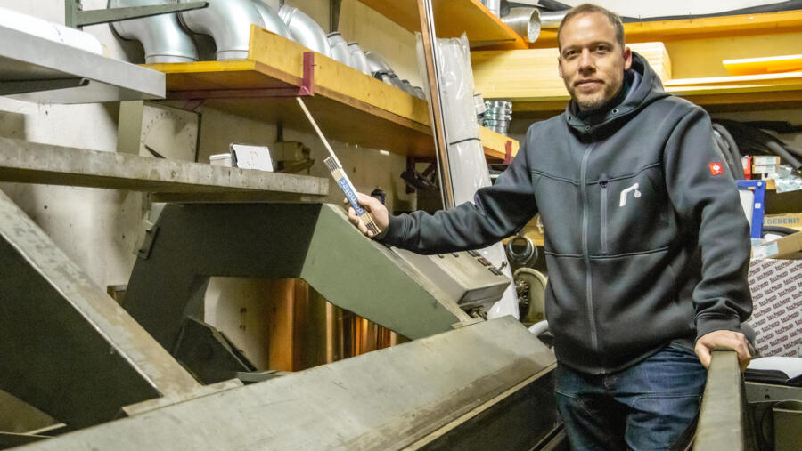 Roman Röthlisberger and his hydraulic bending machine, type 69-M-6/1