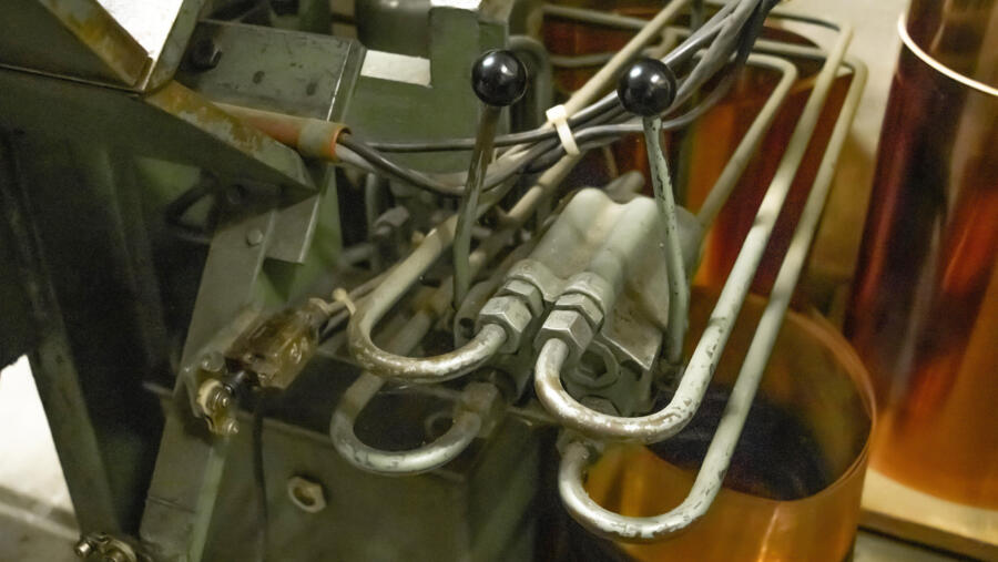 Type 69-M-6/1 bending machine: simple operation with hand levers