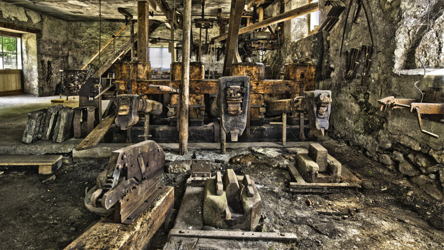 Historic hammer forge in Tyrol | © hubert – stock.adobe.com
